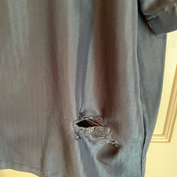 barrett-jackson short leeve button down xl. see photos for hole in back - Picture 4 of 4